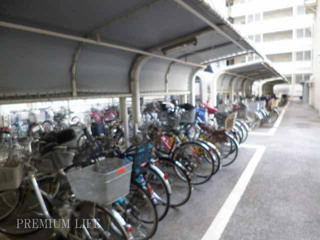 Other common areas.  [Bicycle parking lot with a roof] This development was a beautiful bicycle parking.