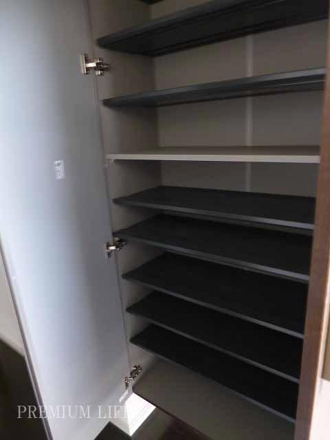 Receipt.  [Plenty of footwear purse] You can also clean storage bulky shoes.