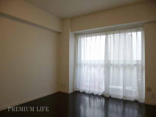 Non-living room.  [Madoyu in all room] Feeling of pressure without bright room.