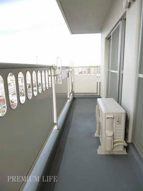 Balcony.  [Spacious balcony] Jose you a lot futon and laundry.