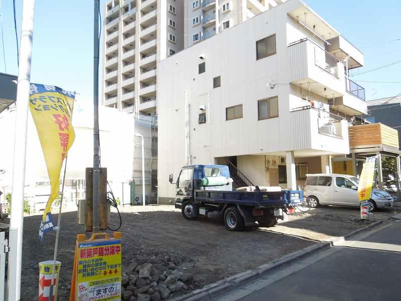 Local photos, including front road. Local (12 May 2013) Shooting