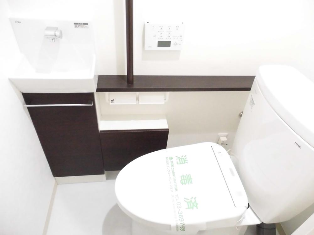 Toilet. Indoor (10 May 2013) Shooting