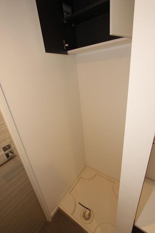 Wash basin, toilet. Washing machine Storage