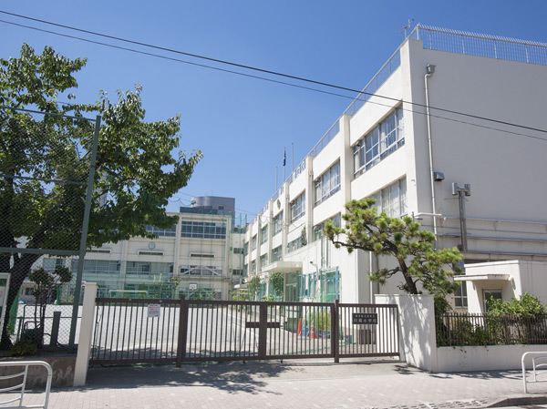 Surrounding environment. Ward Kawaminami elementary school (about 640m ・ An 8-minute walk)