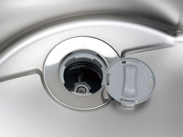 Kitchen.  [Raw Komi disposer] The garbage, This is a system that can be quickly crushed processing in the kitchen. Garbage that has been crushed by the disposer of each dwelling unit from then purified in wastewater treatment equipment dedicated, Since the drainage, It can also reduce the load on the environment.  ※ There is also a thing that can not be part of the process.