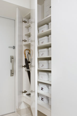 Receipt.  [Thor type footwear input] The entrance, Footwear input of tall type there is a height of up to ceiling near you provided. A number of footwear, of course, Until the boots and umbrella, You can clean storage.