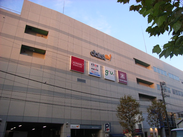 Shopping centre. Gee You Daiei Higashi-Ojima shop until the (shopping center) 76m