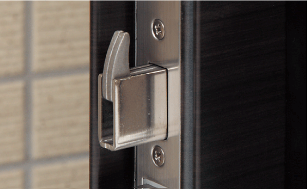 Security.  [Sickle dead lock] Since the dead bolt is engaged with the strike portion protruding to sickle, Prying is power there is structure to breaking. (Same specifications)