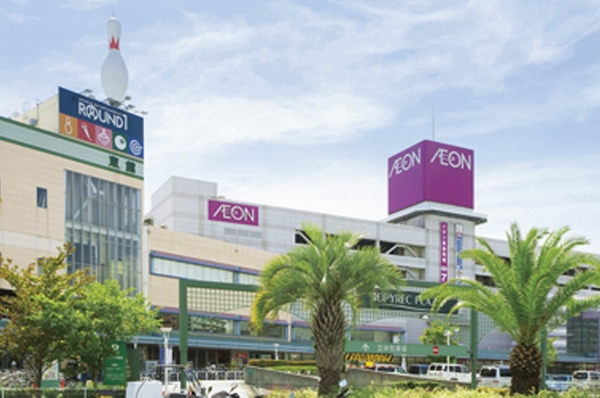 Topi Lek Plaza (about 490m / 7-minute walk)