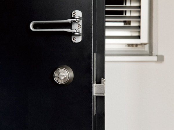 Security.  [Thumb turn turning measures] Adopt a difficult crime prevention thumb that are unlocked even with tools such as wire from the outside. It will not address the unlocking of the entrance door by the clever thumb turning.  ※ Less than, All the published photograph of the same specification