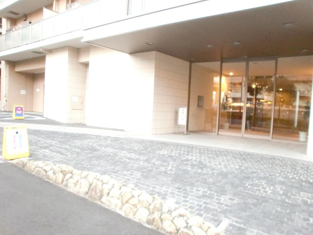 Entrance. Driveway space Common areas