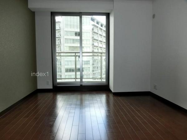 Non-living room. Bright sunshine will plug from window ☆