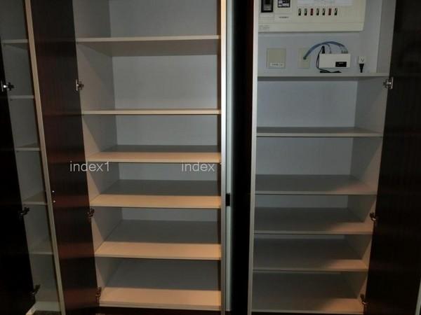 Receipt. Neat is around the entrance dispose of shoes with storage!