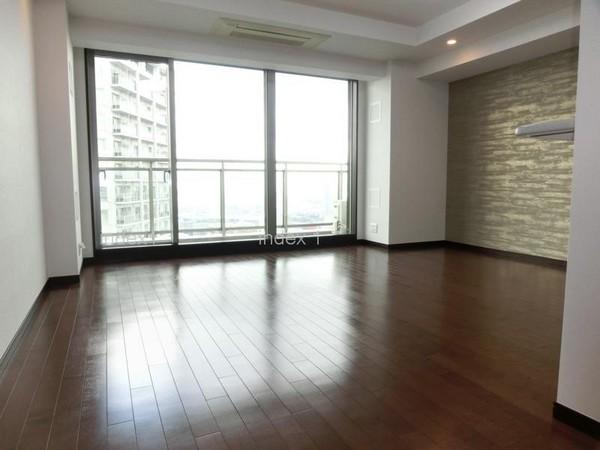 Living. It is LD with a feeling of opening of 15 quires!