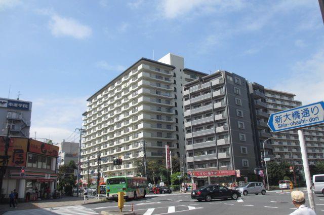 Local appearance photo. Toei Shinjuku Line is the "Higashi-Ojima" Station 2-minute walk from the location of the. Total units 151 units of the big community.
