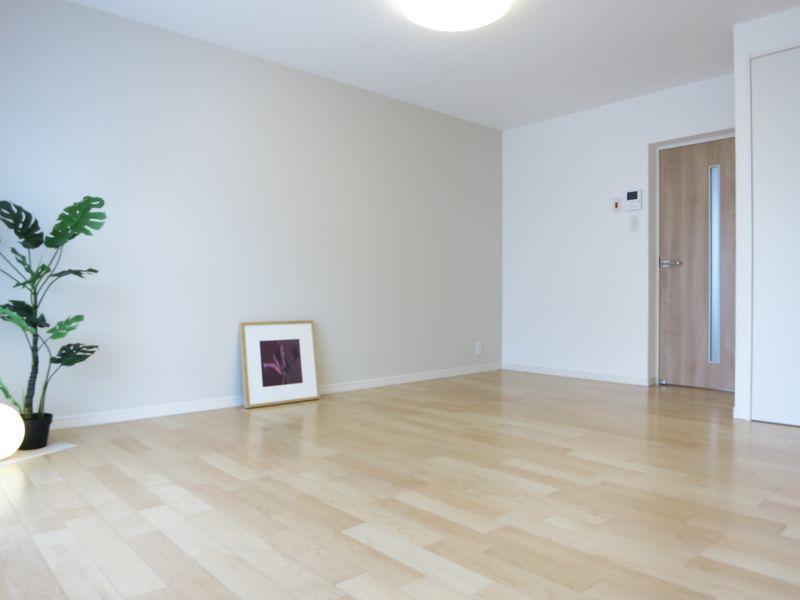 Living. 9 floor ・ South-facing per per yang ・ View is good. About 12.1 Pledge of loose LDK. Heisei 24 fiscal year large-scale repair work Performed. The field situation, There is the case that specifications may be changed.