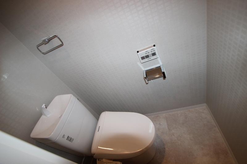 Toilet. Indoor (12 May 2013) Shooting