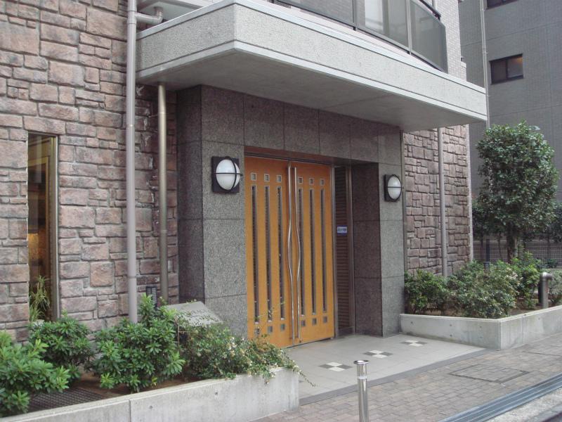 Entrance. Common areas