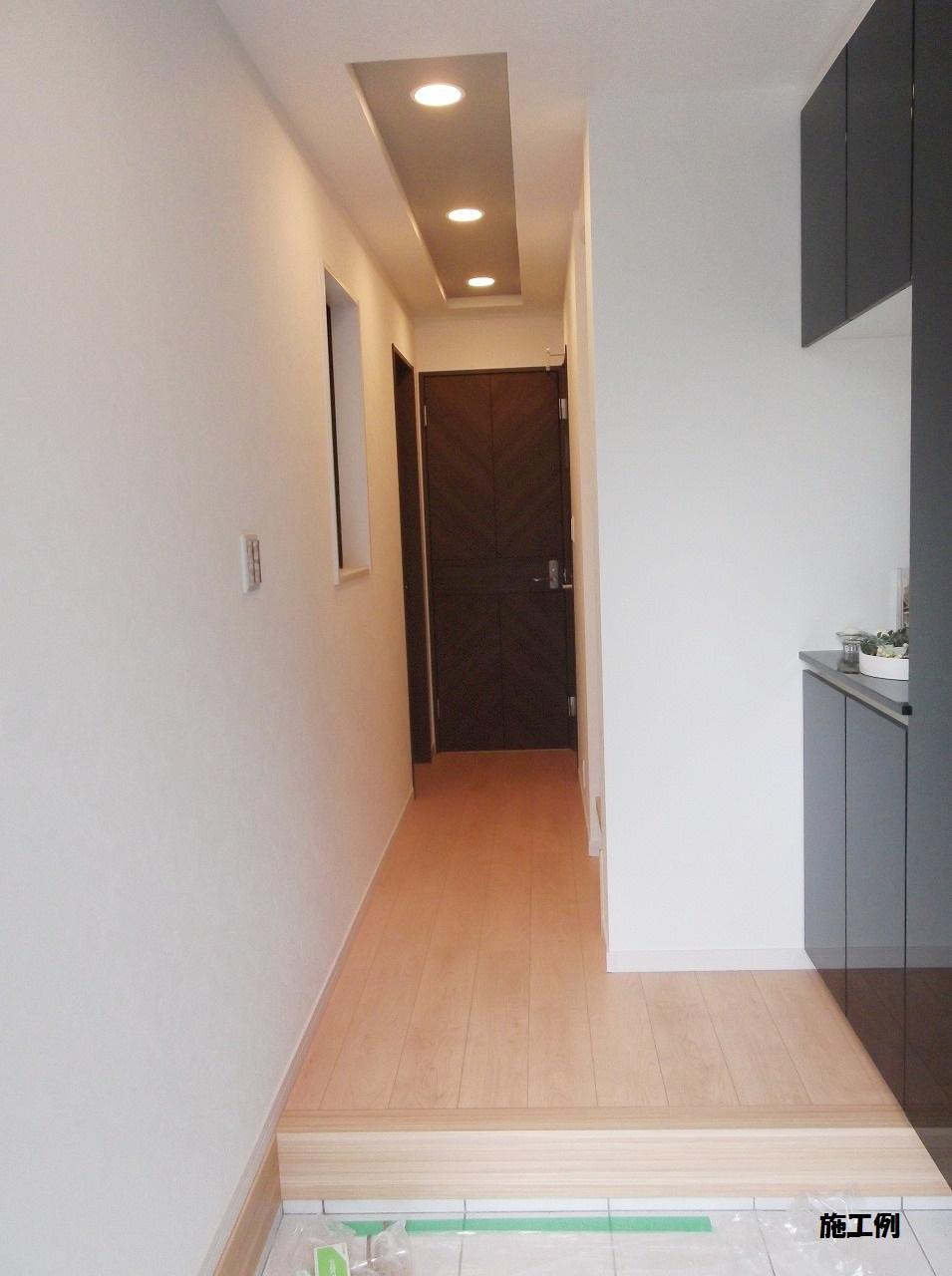 Entrance. Example of construction