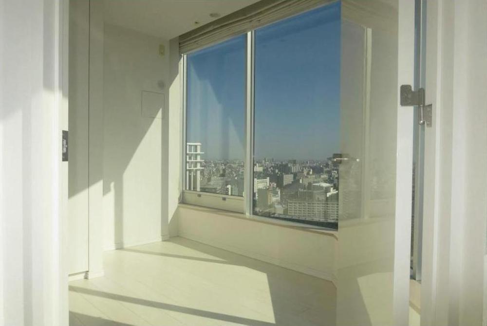 Non-living room. All-electric adoption house of peace of mind