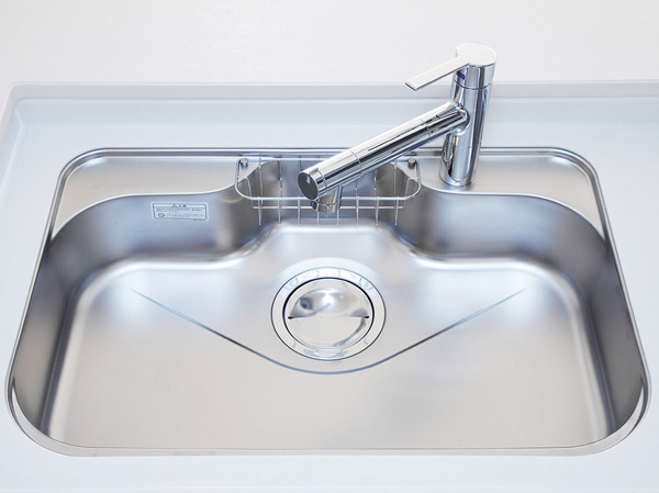 Kitchen.  [Built-in water purifier with mixing faucet / Quiet wide sink] Kitchen washing plug is in consideration of the ease-of-use, Nozzle Hikinobase, It is a useful specification that water reaches to every corner. Platter or wok also whole washable wide sink, Quiet specification to keep the I sound water. It is with a storage pocket that can be organized, such as detergent.