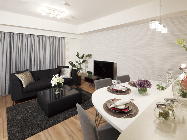 Living.  [living ・ dining] Entertain the people who live with the aims, Comfortable. For families who wish to go a long time living in this place, We have prepared a living space that can truly relax. (Publication photograph of is that all were taken model room D-type in March 2013, And a part paid option. furniture ・ Furniture etc. are not included in the sale price)