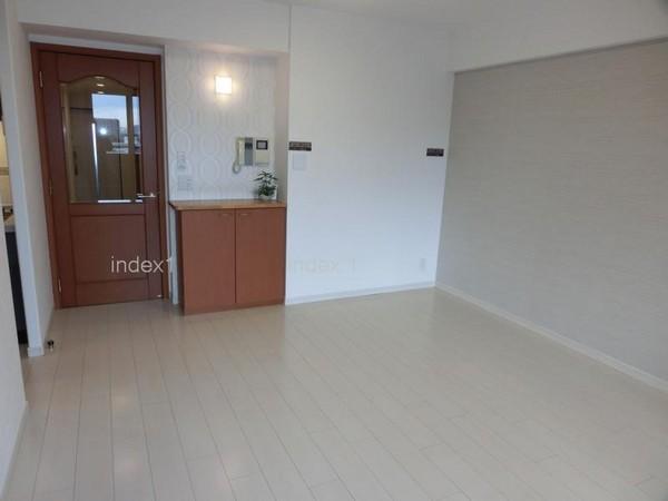 Living. Stylish cross is the point ☆