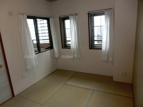 Non-living room. Windows are many bright Japanese-style room!