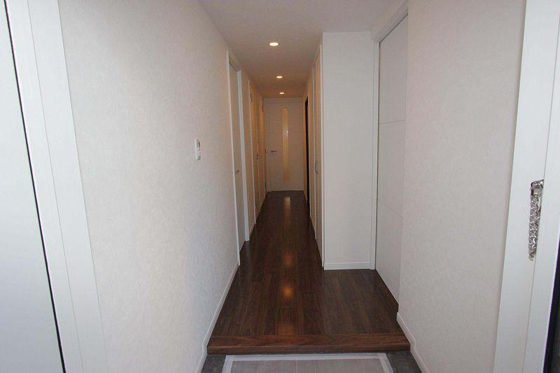 Entrance. Indoor photo to see from the front door