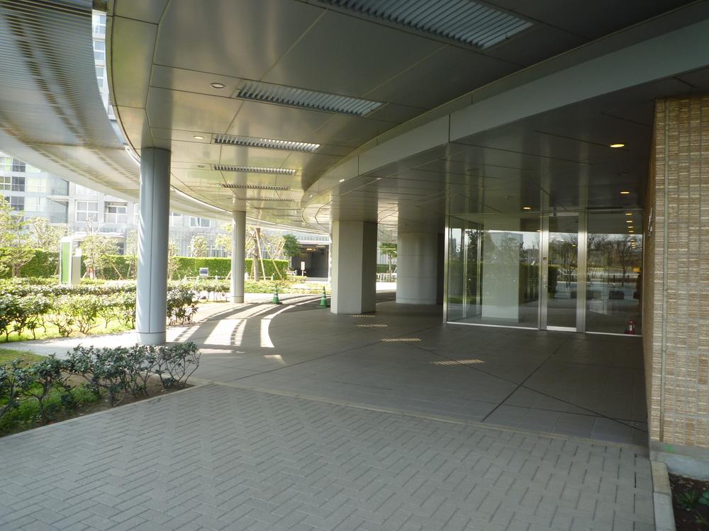 Entrance. Common areas