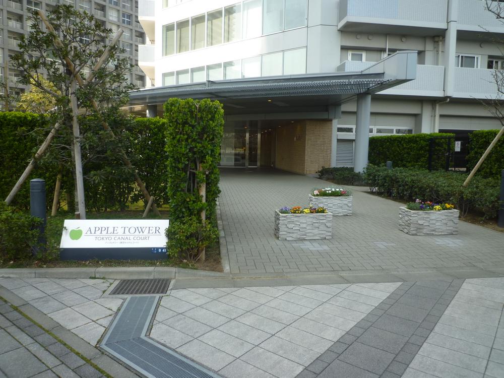 Entrance. Common areas