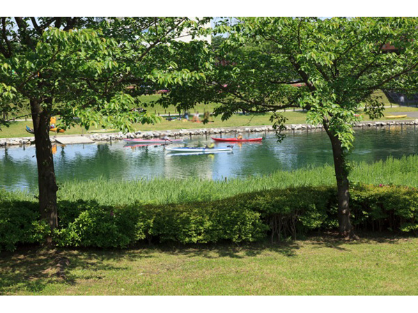 Surrounding environment. Metropolitan Oshima Komatsugawa park (3-minute walk, About 210m)
