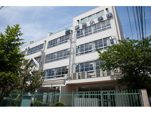 Surrounding environment. Higashisuna elementary school (2-minute walk, About 90m)