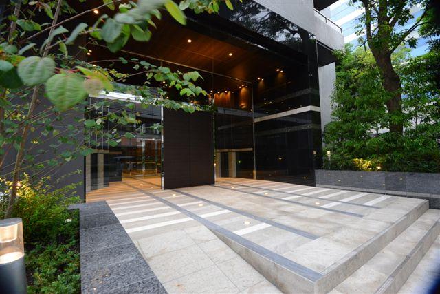 Entrance. Common areas