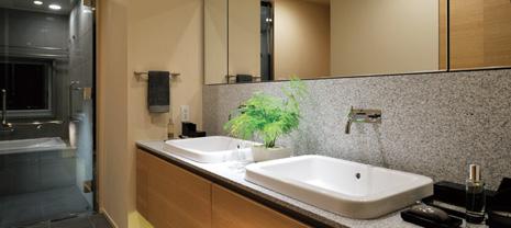 Bathroom. Wash room of premium dwelling unit that ensures the room a certain size is, It was equipped with a 2 ball in granite of wide counter. Equipped with a wide mirror to the wide counter top center, And further emphasized the size of the space.