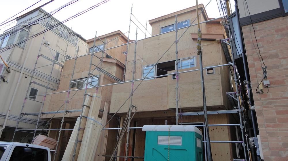 Local appearance photo. Local (10 May 2013) Shooting