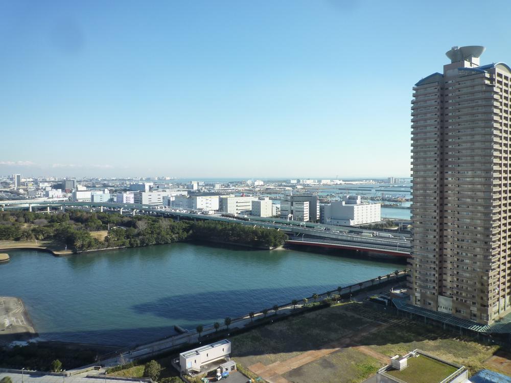 View photos from the dwelling unit. View from the site (December 2013) Shooting