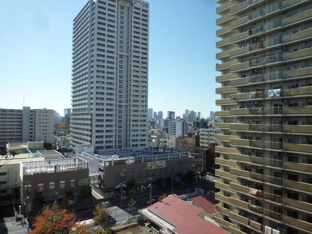 View photos from the dwelling unit. View from the site (November 2013) Shooting