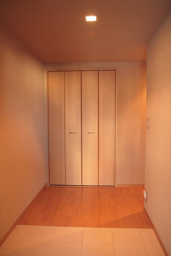 Entrance. Local (12 May 2013) Shooting