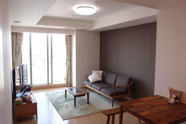 Living. LD15.5 Pledge of introspection, The window is large, bright room.