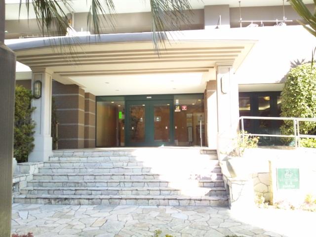 Entrance. Common areas