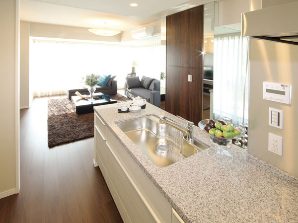 Kitchen.  [Beautiful and functional kitchen] Counter top in the kitchen, Adopt a luxurious natural granite. (Building in the model room · N-90F type. 16 floor shooting in February 2011)