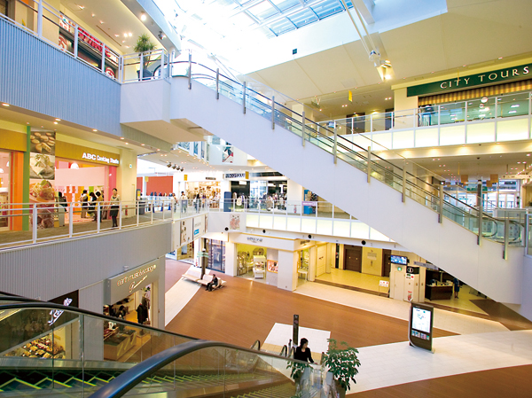 Surrounding environment. LaLaport Toyosu (about 400m ・ A 5-minute walk)