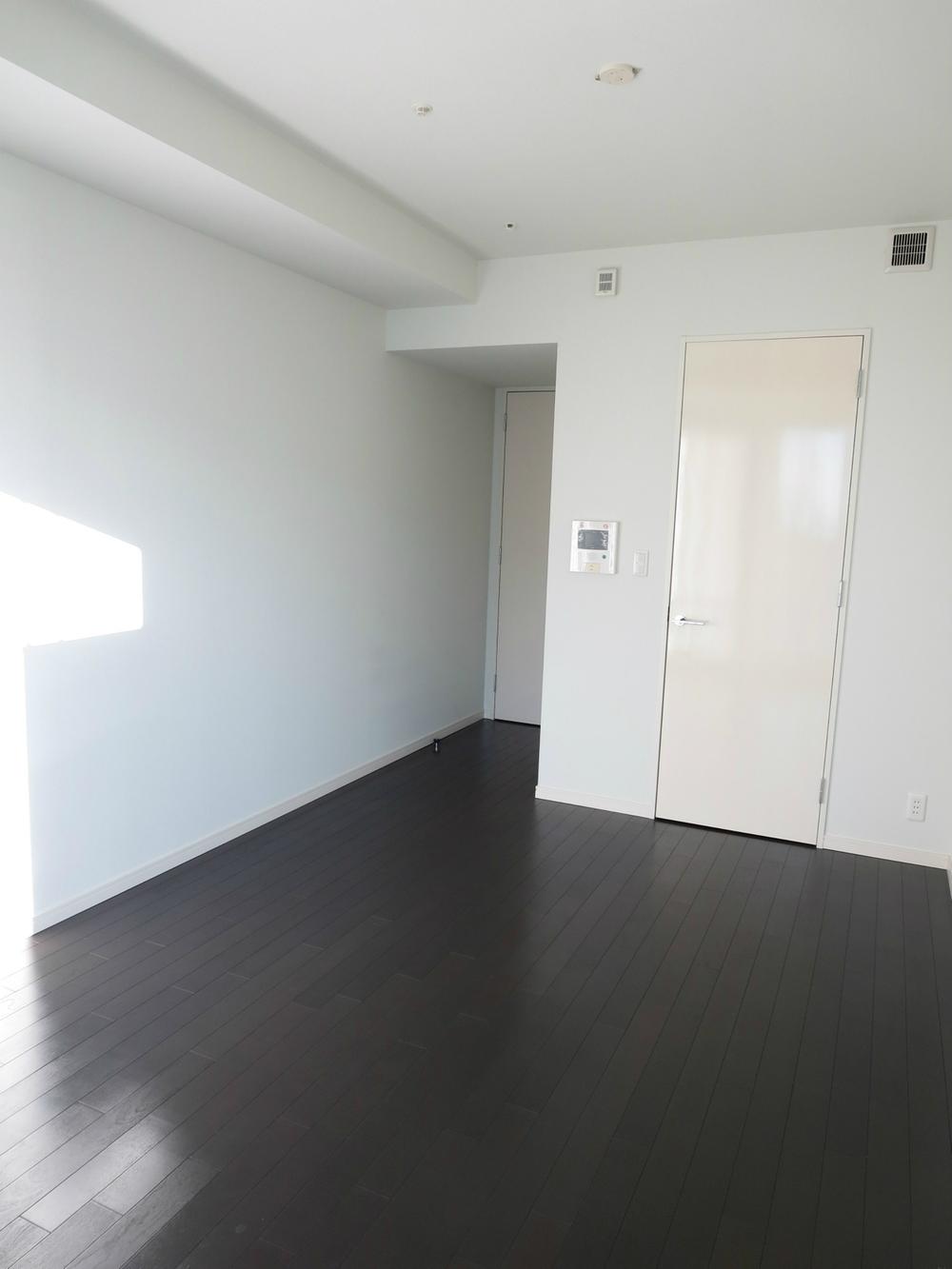 Non-living room. Local (11 May 2013) Shooting