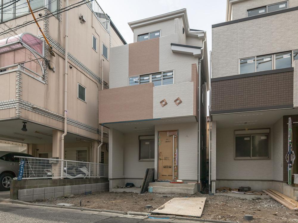 Local photos, including front road. Local (12 May 2013) Shooting