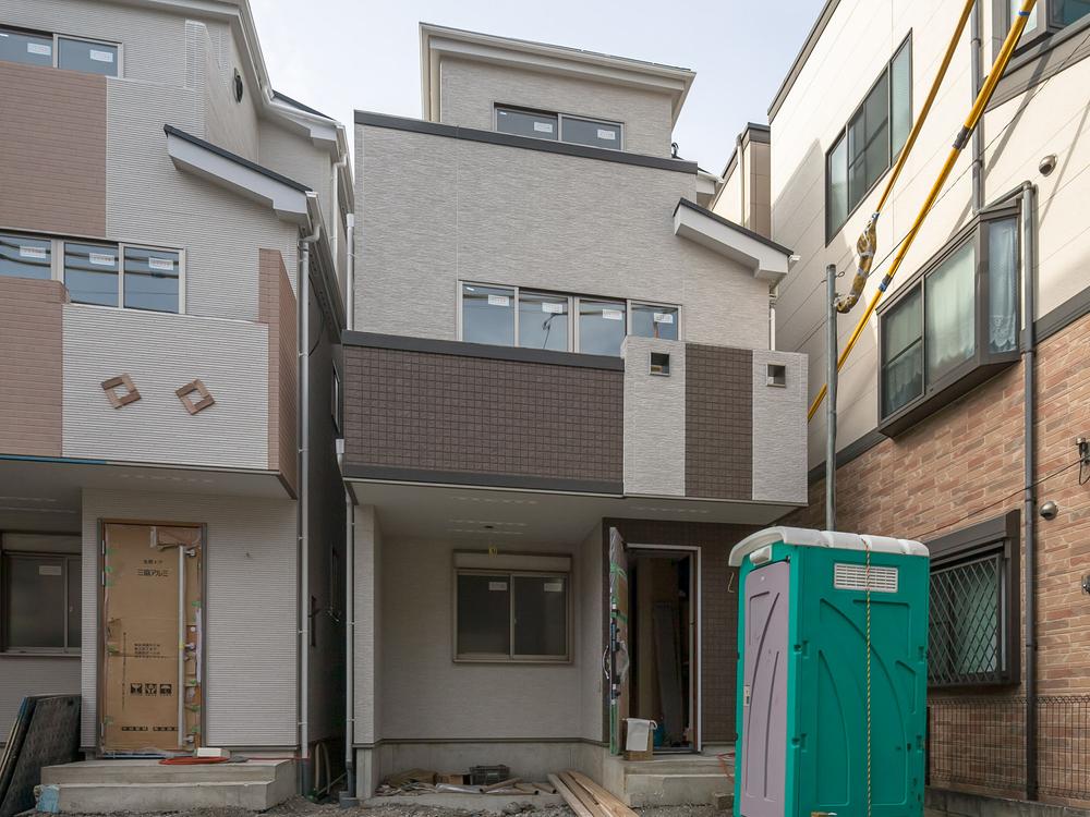 Local photos, including front road. Local (12 May 2013) Shooting