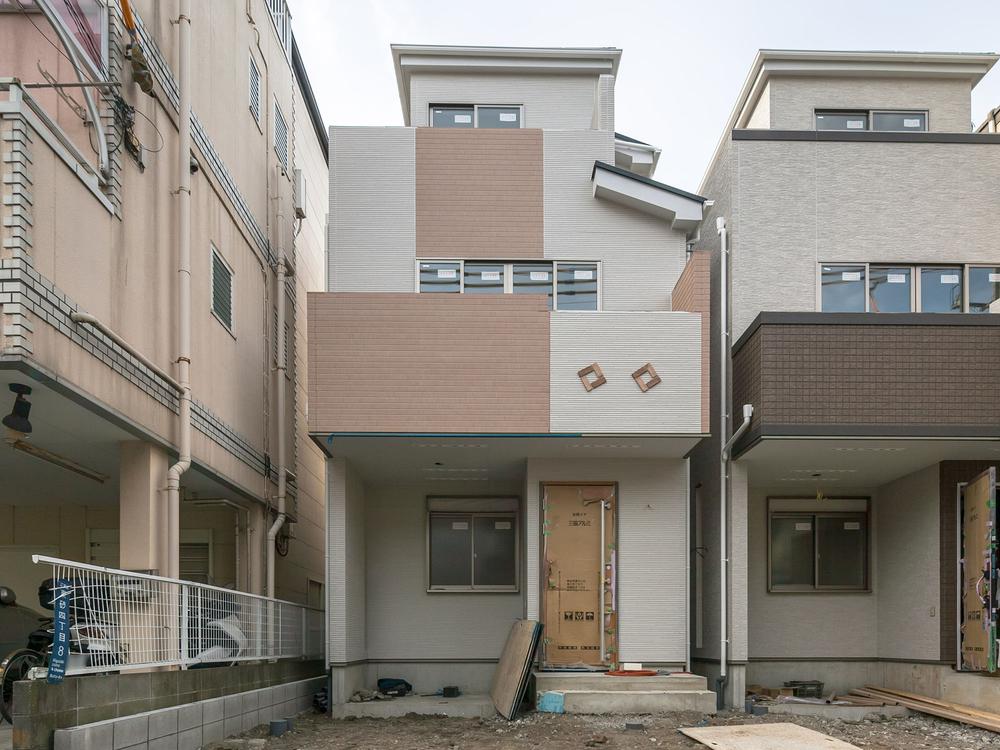 Local appearance photo. Local (12 May 2013) Shooting