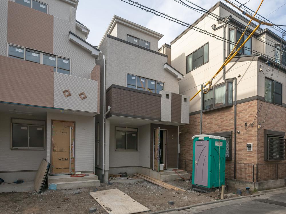 Local photos, including front road. Local (12 May 2013) Shooting