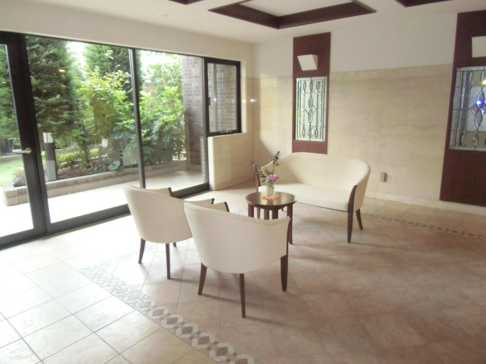 Local appearance photo. ■ Building in the lobby Local (10 May 2013) Shooting