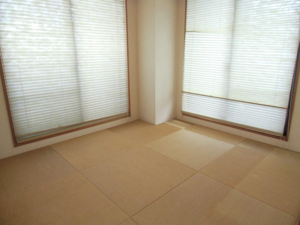 Non-living room. ■ Two-sided lighting Japanese-style room (Ryukyu tatami)